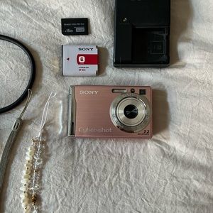 Sony Cybershot 7.2 MP Digital Camera (PINK!!) Set